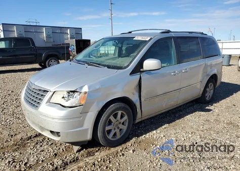 2010 Chrysler Town & Country Touring из США, поврежденный, VIN 2A4RR5D18AR440952
